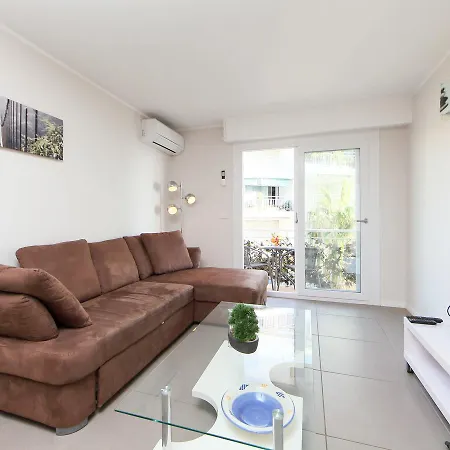 Reine Astrid Apartment *